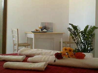 La casa di Giovanni e Angela Affittacamere Alghero 0*,  Italia